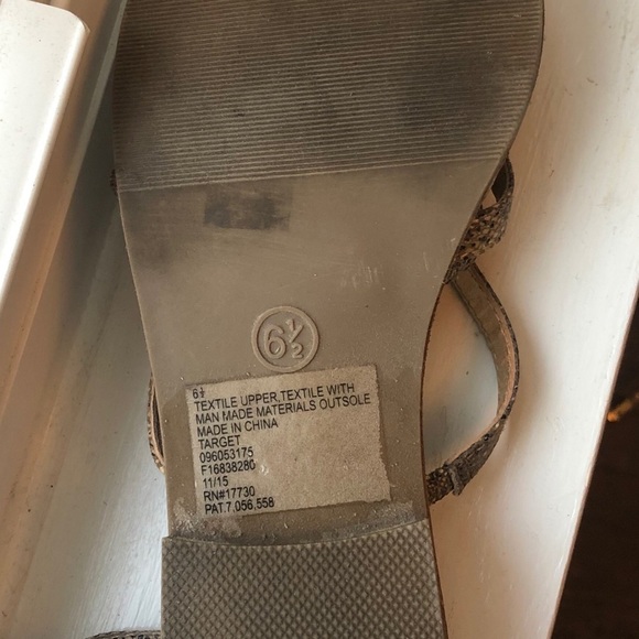 🌸3/$15 Strapped snake skin flat sandals - Picture 6 of 6